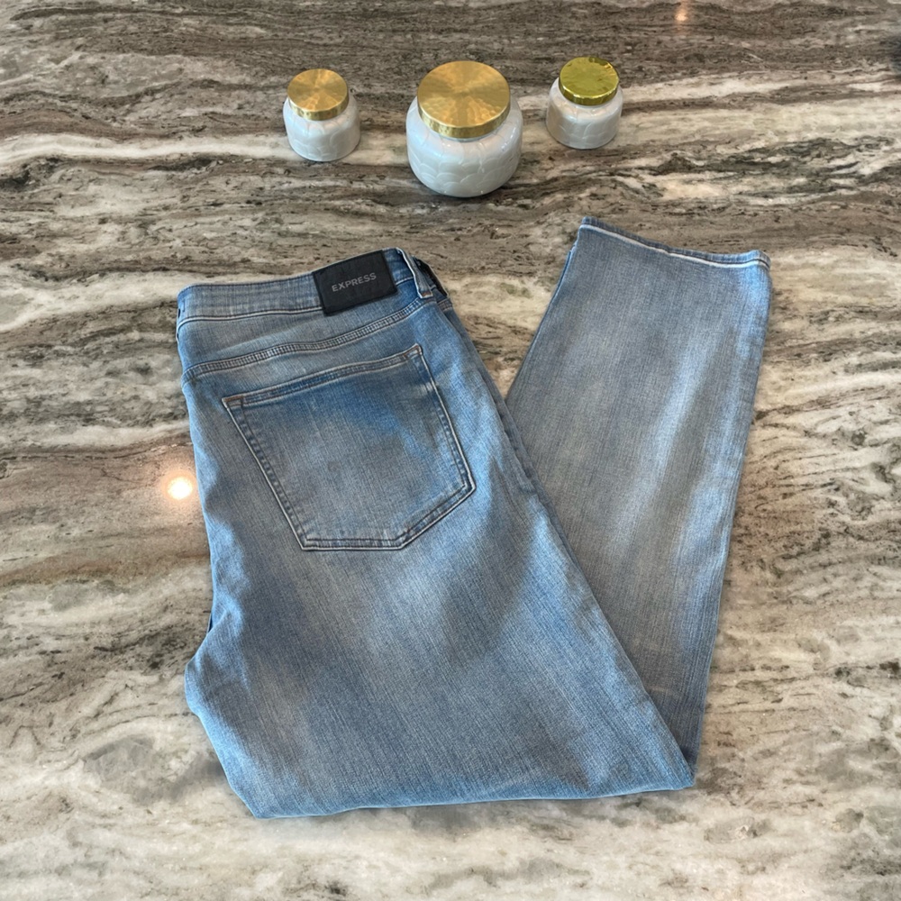 Men’s express classic straight light wash blue jeans size 36x32